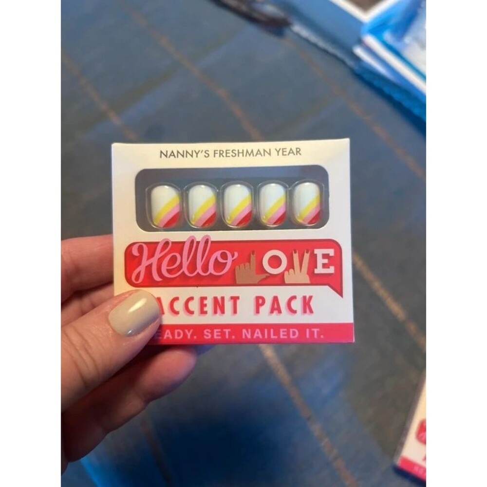 Hello love accent pack of nails.